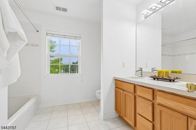 9 Rue Cezanne, Franklin Twp., NJ 08873