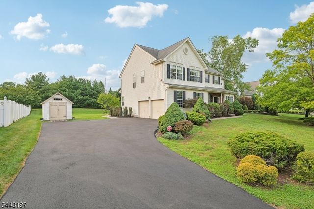 9 Rue Cezanne, Franklin Twp., NJ 08873