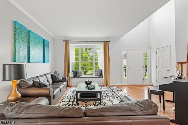 9 Rue Cezanne, Franklin Twp., NJ 08873