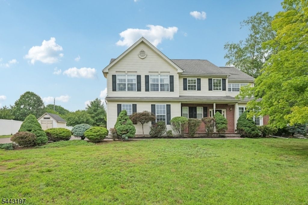 9 Rue Cezanne, Franklin Twp., NJ 08873