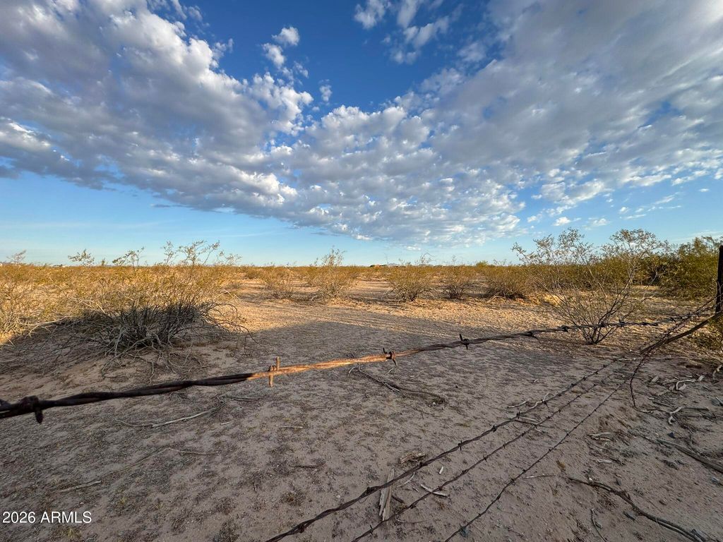 Image 7 of property listing at 24928 N 243RD Avenue -, Wittmann, AZ 85361