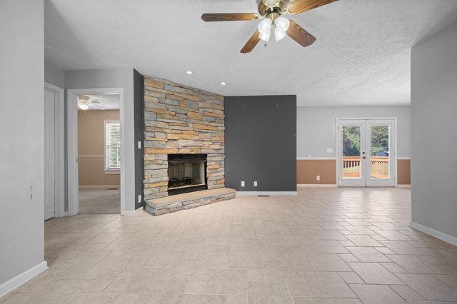 209 Eisenhower Dr, Ashland City, TN 37015