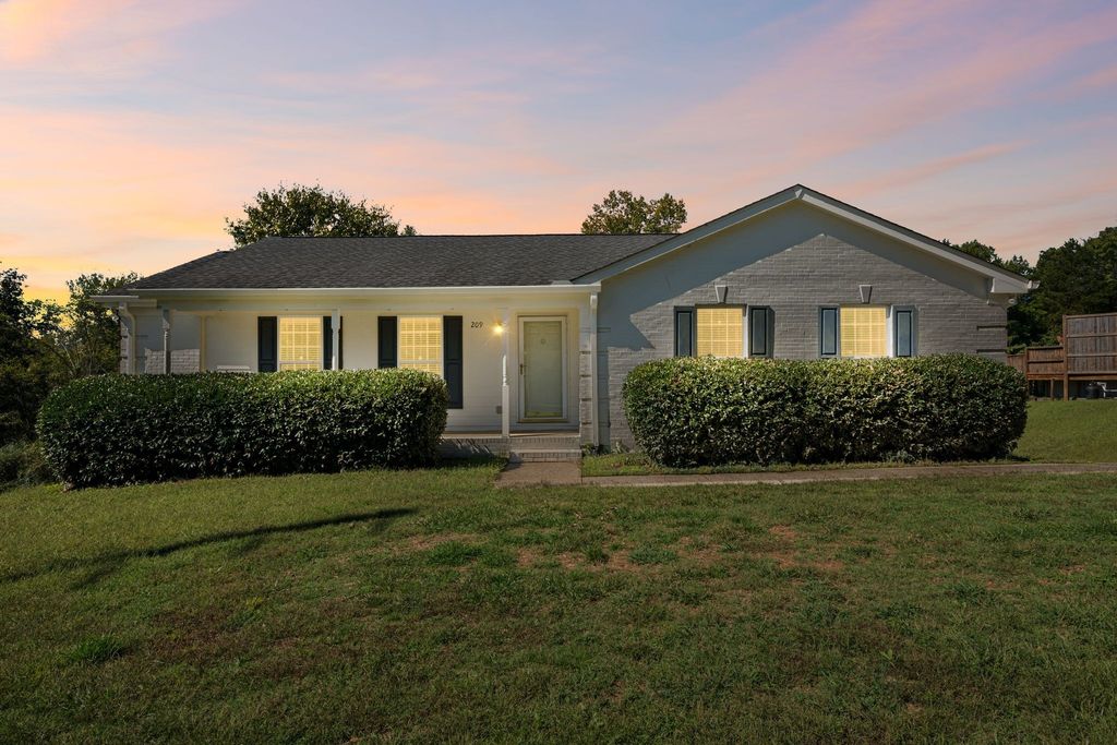 209 Eisenhower Dr, Ashland City, TN 37015