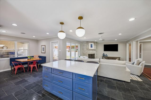 5918 Dumfries Drive, Houston, TX 77096