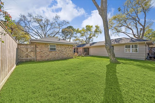 5918 Dumfries Drive, Houston, TX 77096