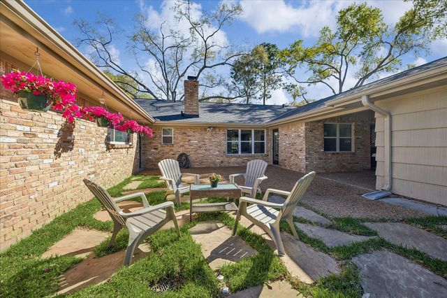 5918 Dumfries Drive, Houston, TX 77096