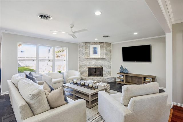 5918 Dumfries Drive, Houston, TX 77096