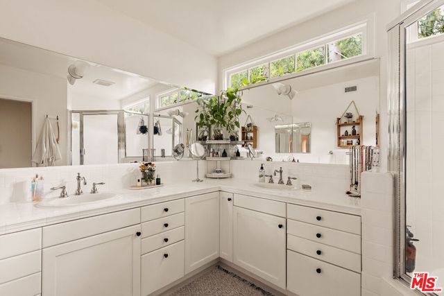 4009 Woodman, Sherman Oaks, CA 91423