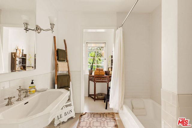 4009 Woodman, Sherman Oaks, CA 91423