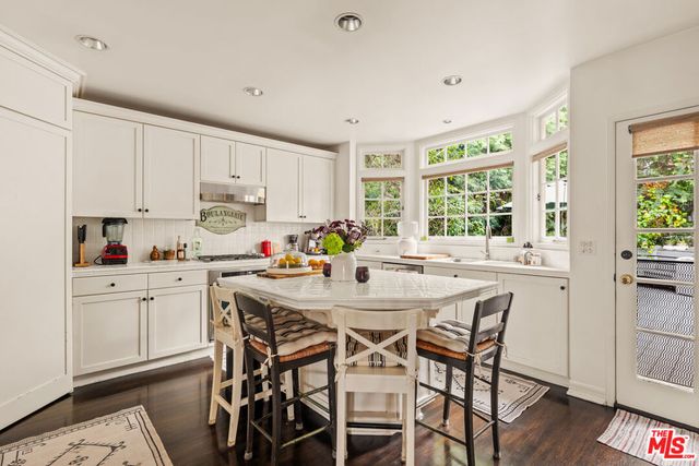 4009 Woodman, Sherman Oaks, CA 91423