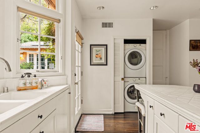 4009 Woodman, Sherman Oaks, CA 91423