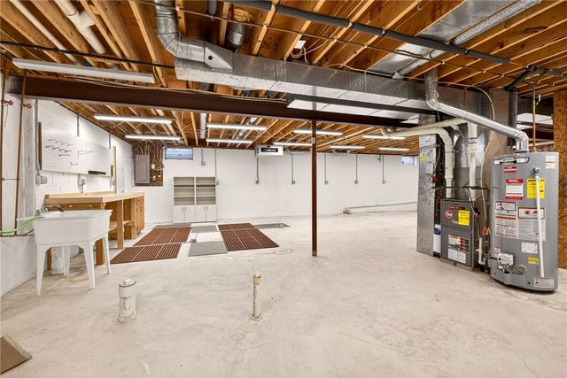 94 Greenwood Park, Pittsford, NY 14534