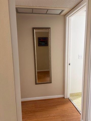 2562 N Garden Drive 206, Lake Worth, FL 33461