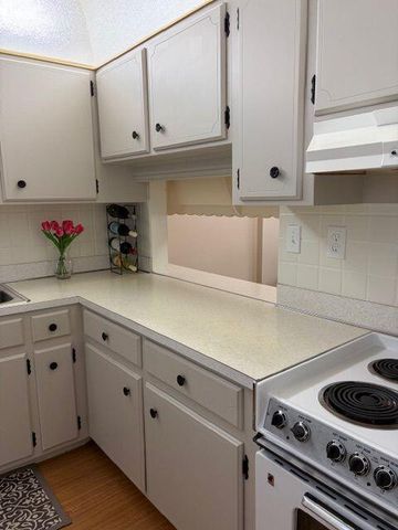 2562 N Garden Drive 206, Lake Worth, FL 33461