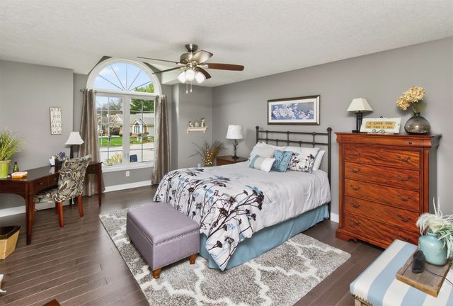 8011 Sheridan Drive, Urbandale, IA 50322