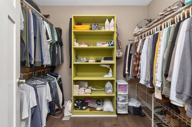 8011 Sheridan Drive, Urbandale, IA 50322