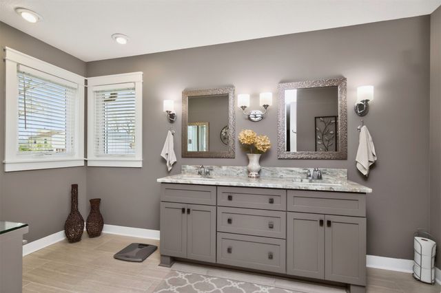 8011 Sheridan Drive, Urbandale, IA 50322