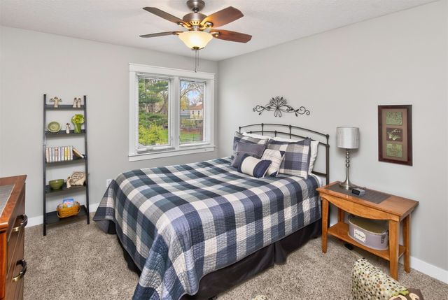 8011 Sheridan Drive, Urbandale, IA 50322