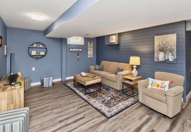 8011 Sheridan Drive, Urbandale, IA 50322