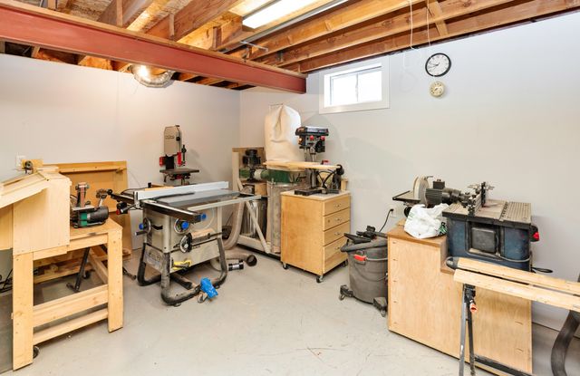 8011 Sheridan Drive, Urbandale, IA 50322