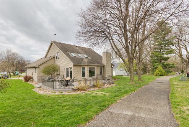 8011 Sheridan Drive, Urbandale, IA 50322