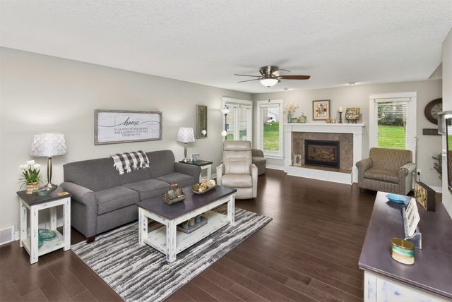 8011 Sheridan Drive, Urbandale, IA 50322