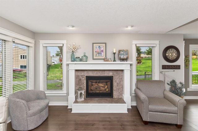 8011 Sheridan Drive, Urbandale, IA 50322