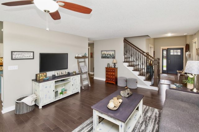 8011 Sheridan Drive, Urbandale, IA 50322