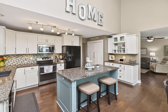 8011 Sheridan Drive, Urbandale, IA 50322