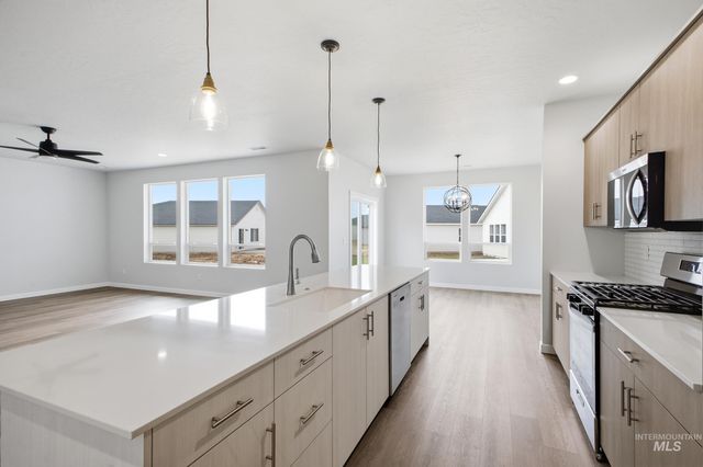 4963 S Bleachfield Ave, Meridian, ID 83642