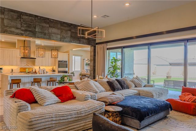 8310 West Camero Avenue, Las Vegas, NV 89113