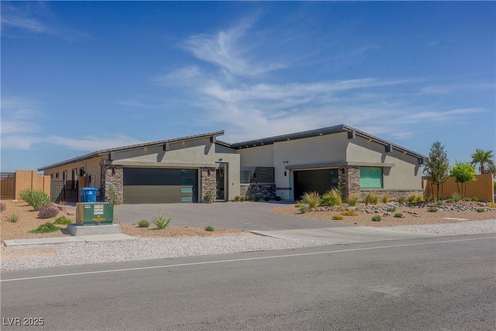 8310 West Camero Avenue, Las Vegas, NV 89113