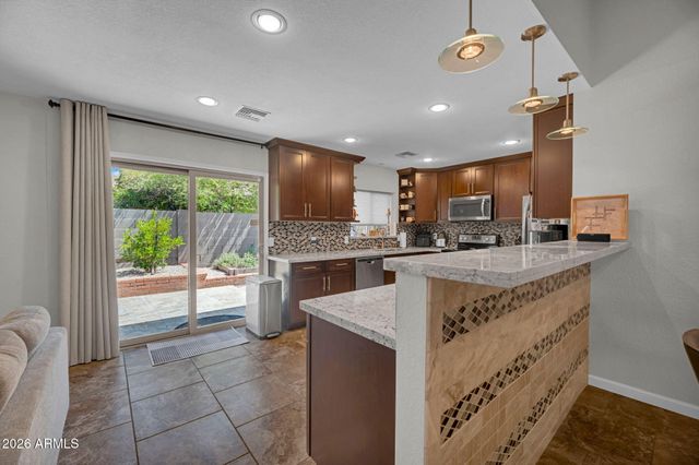 1110 E ORANGEWOOD Avenue, Phoenix, AZ 85020