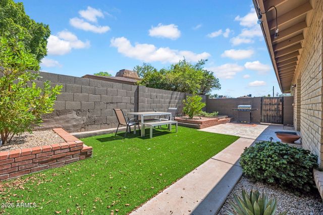 1110 E ORANGEWOOD Avenue, Phoenix, AZ 85020