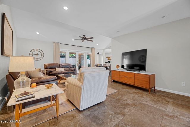 1110 E ORANGEWOOD Avenue, Phoenix, AZ 85020