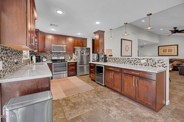 1110 E ORANGEWOOD Avenue, Phoenix, AZ 85020