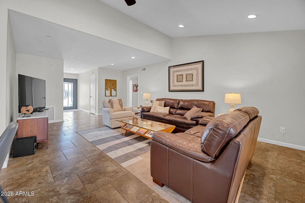 1110 E ORANGEWOOD Avenue, Phoenix, AZ 85020 — photo 4