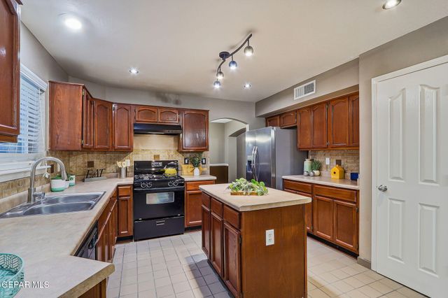 683 JUAN MUNOZ Court, El Paso, TX 79932