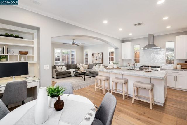 836 Griffon Court, Danville, CA 94506