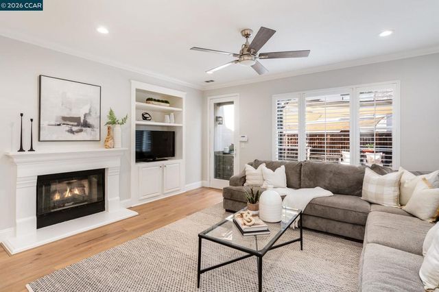 836 Griffon Court, Danville, CA 94506