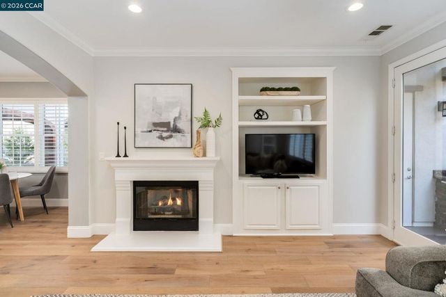 836 Griffon Court, Danville, CA 94506