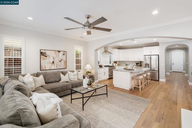 836 Griffon Court, Danville, CA 94506