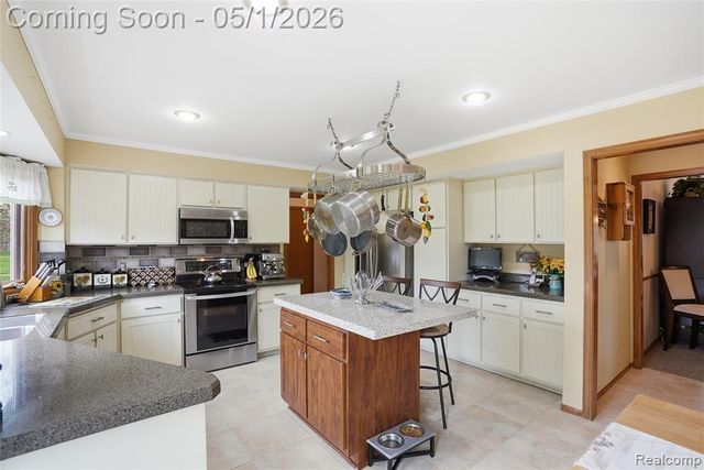14428 Glen Eagle Court, Shelby Twp, MI 48315
