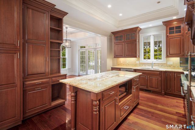 28 East Maple Street 28, New Canaan, CT 06840