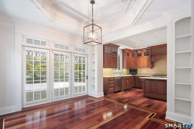 28 East Maple Street 28, New Canaan, CT 06840