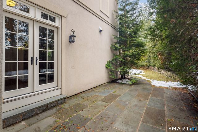 28 East Maple Street 28, New Canaan, CT 06840