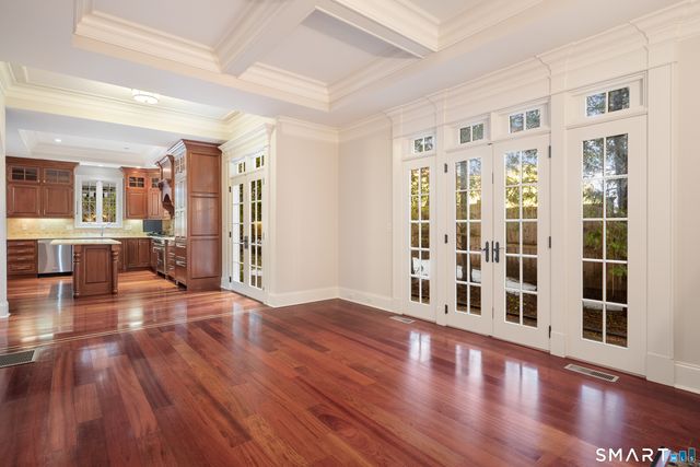 28 East Maple Street 28, New Canaan, CT 06840