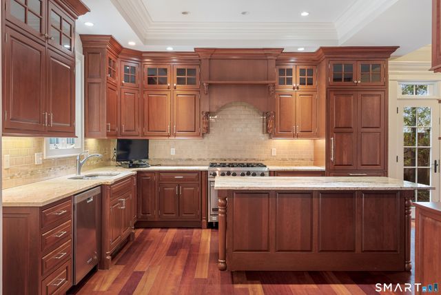 28 East Maple Street 28, New Canaan, CT 06840