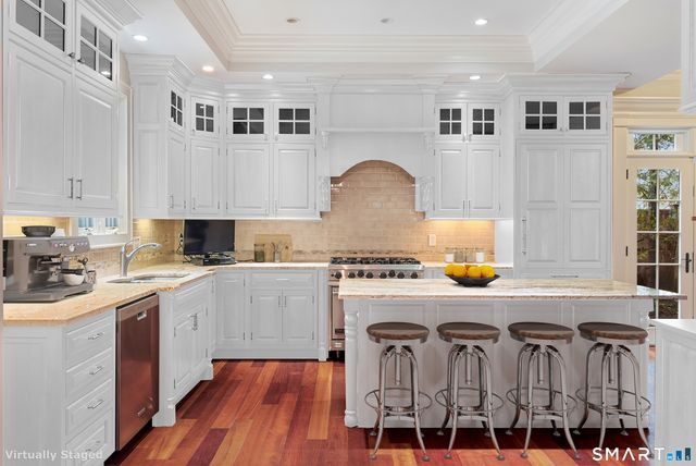 28 East Maple Street 28, New Canaan, CT 06840