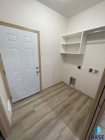 3606 S Heather Ave Avenue, Sioux Falls, SD 57106